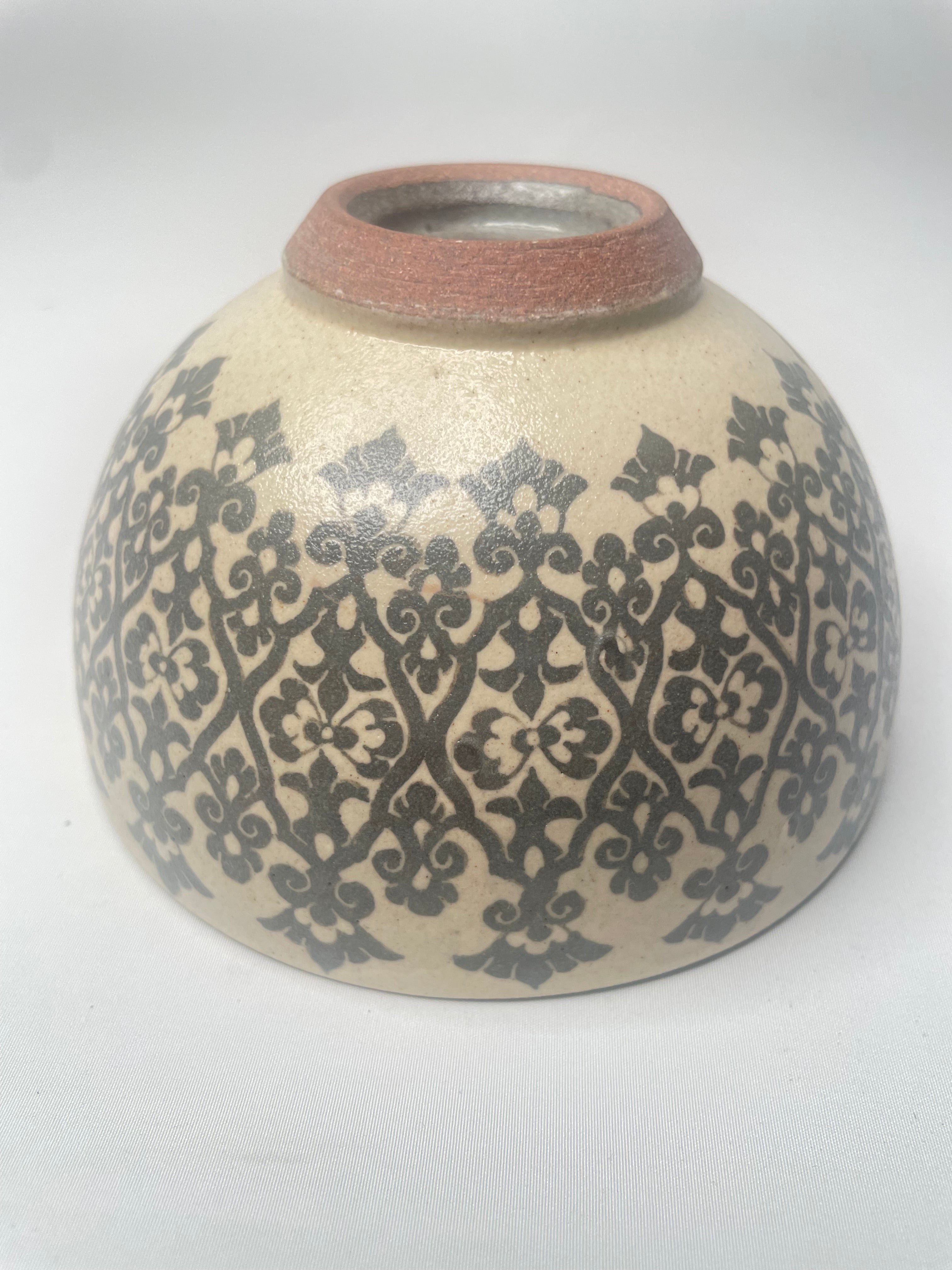 アラベスク紋様 鉄絵 碗 #1 – 佐渡島 馬川亭 公式サイト