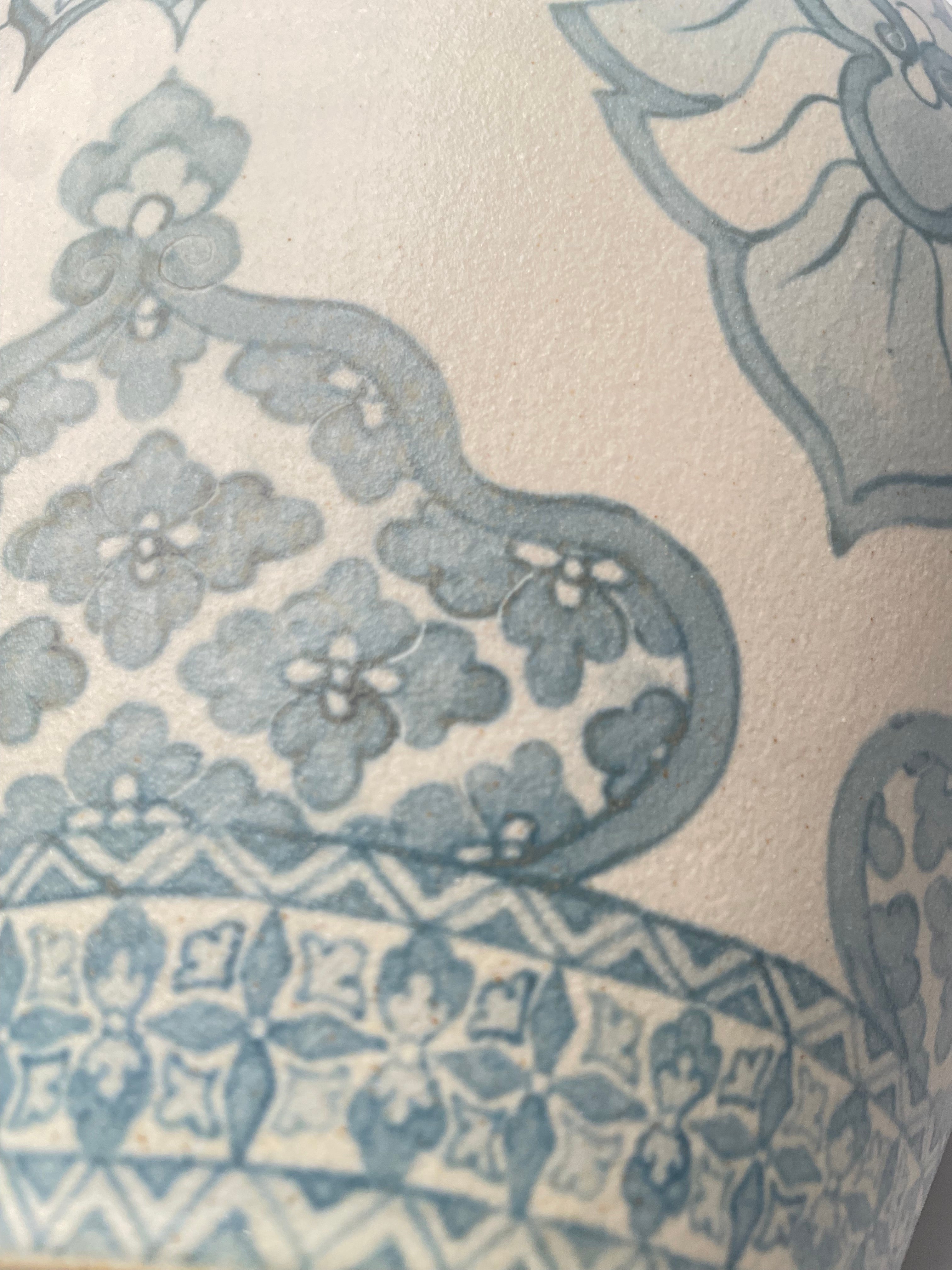 アラベスク紋様 呉須絵 壺 – 佐渡島 馬川亭 公式サイト